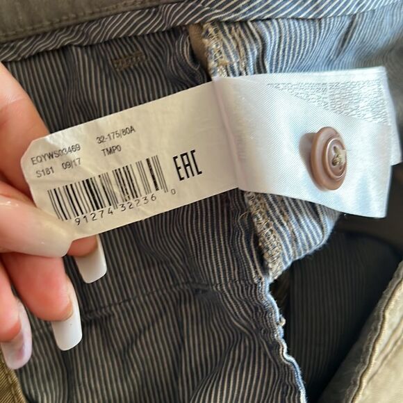 Quicksilver Khaki Straight Fit shorts Sz-32 - Picture 8 of 11